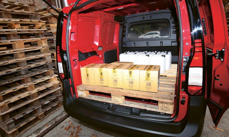 Nya Volkswagen Caddy Cargo lastar EUR-pall på tvären