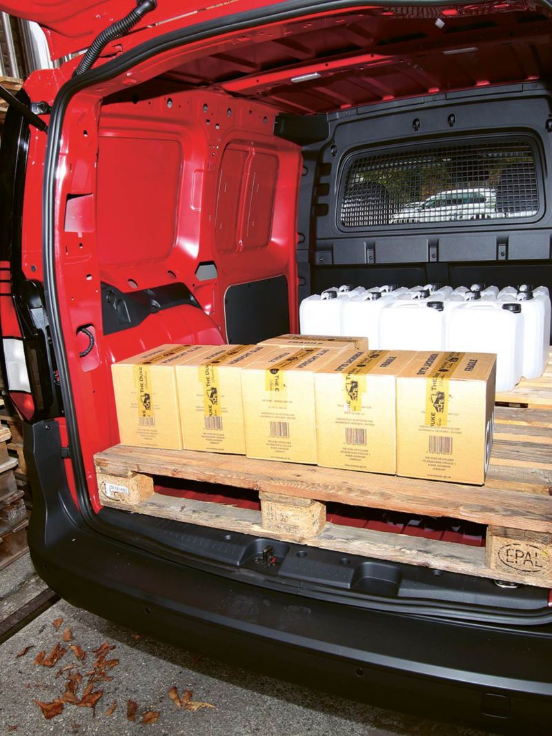 Nya Volkswagen Caddy Cargo lastar EUR-pall på tvären