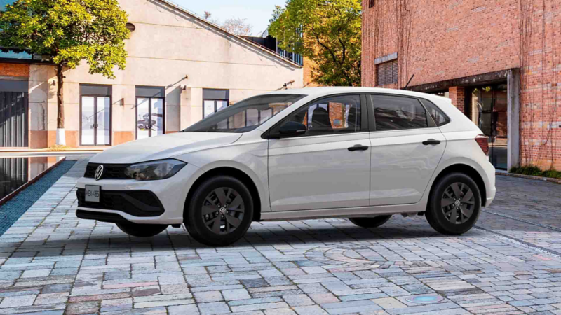 Volkswagen Polo 2024, edición Track manual, en color exterior blanco. 