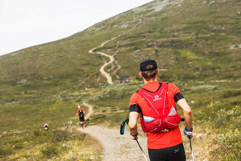 På väg uppför bergen. Foto Alexander Kuznetsov