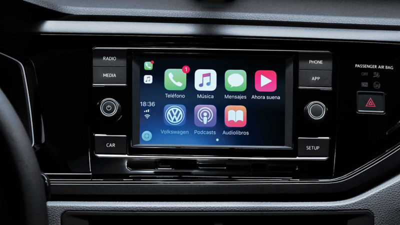 Pantalla a color de Volkswagen Virtus 2021, versión Comfortline.