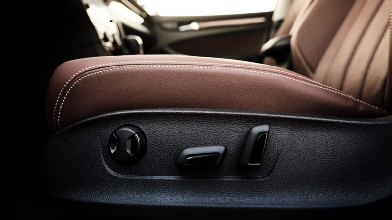 Electric seat adjustment in the 2020 Volkswagen Passat