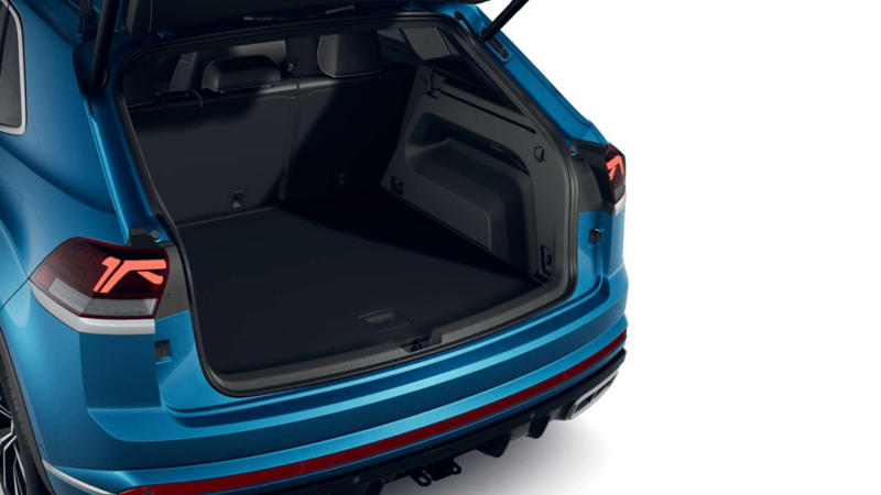 Cajuela de Cross Sport forrada en tono negro.