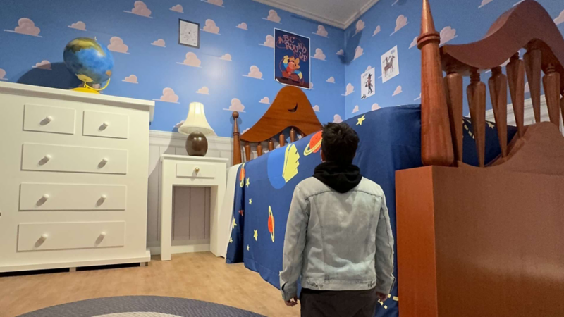 Espacio de Mundo Pixar inspirado en Toy Story. 