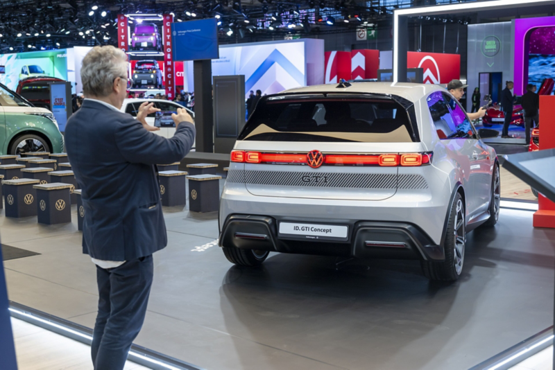 L'ID. GTI Concept sur le stand du mondial de l'auto 2024.