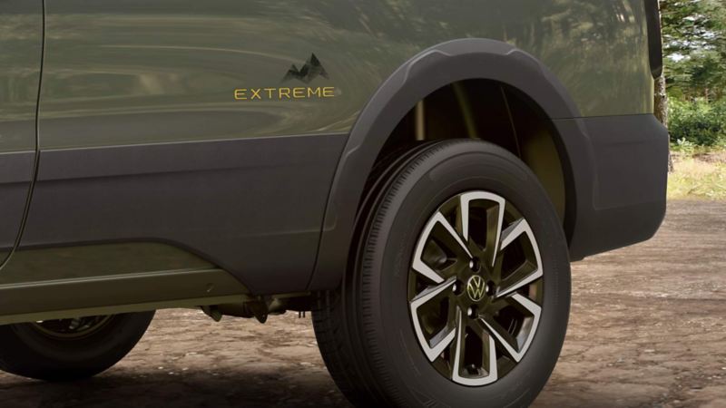 Rin de Volkswagen Nuevo Saveiro Extreme con guardabarros reforzado y calca de Extreme. 
