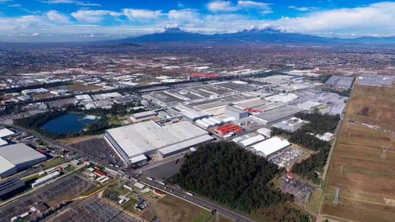 Fábrica de autos Volkswagen en Puebla, México. Vista aérea de planta. 