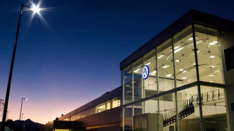 Exterior de una planta Volkswagen en la ciudad de Silao.