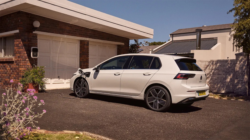 plug-in hybride volkswagen golf charging