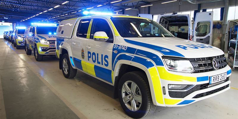 VW Amarok polisbilar på rad: de första sju levererade ombyggda till hundbilar