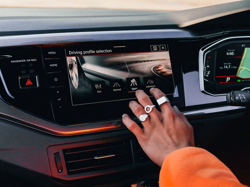 Driving profile selection in the infotainment system of the Volkswagen Polo GTI.