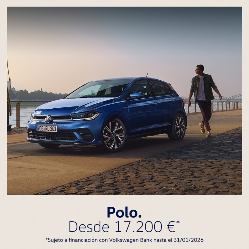 Volkswagen Polo azul, vista lateral izquierda. Texto promoción: Desde 17.600€. Sujeto a financiación con Volkswagen Bank.