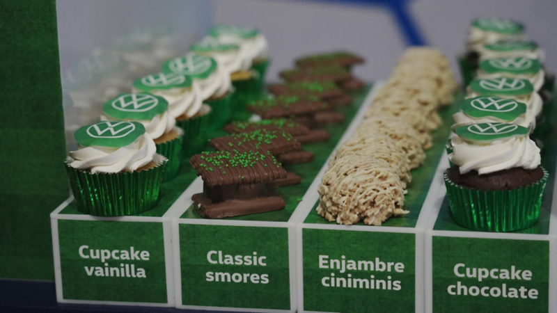 Detalles de los bocadillos en la fiesta de lanzamiento de Volkswagen Edición Especial GOAL en México. 