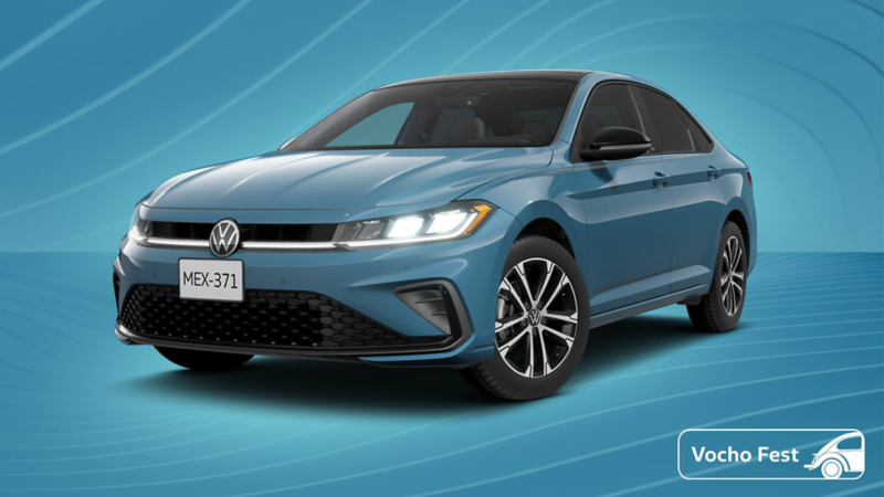 Jetta de Volkswagen con logotipo de Vocho Fest. Modelo en color exterior azul. 