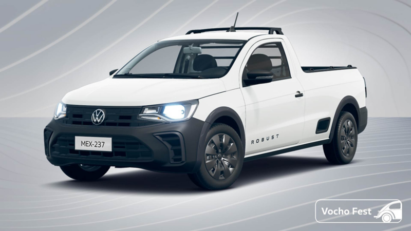 Saveiro de Volkswagen con logotipo de Vocho Fest. Camioneta pick up en color blanco.