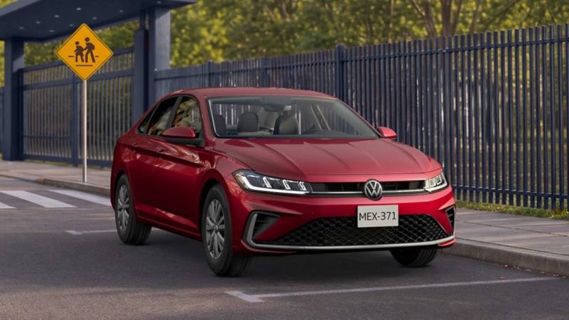 Volkswagen Jetta 2026 sedán en color rojo, vista lateral elegante, disponible con promociones de regreso a clases.