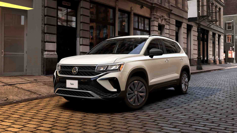 Camioneta Taos 2023, SUV para 5 pasajeros hecho en México, con color exterior blanco. 