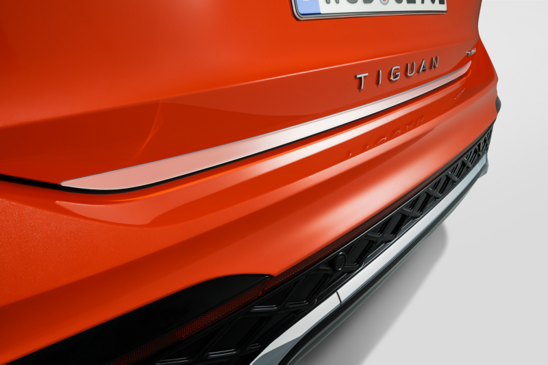 Protective strip for the tailgate