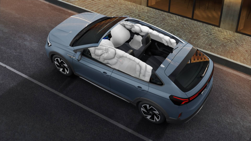 Volkswagen Nivus 2026 integra bolsas de aire delanteras, laterales y para piernas. 