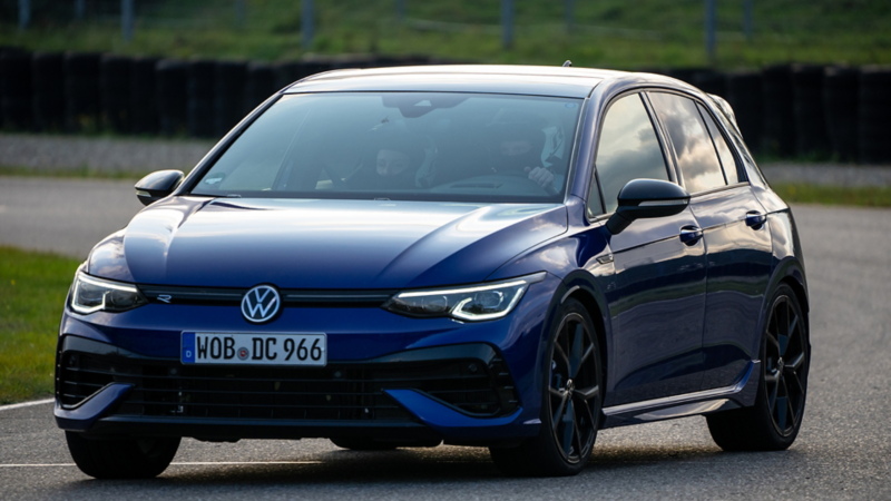 Golf R auf der l'anneau du Rhin Strecke