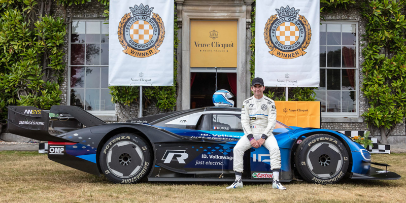 Il pilota Romain Dumas con Volkswagen ID.R al Goodwood Festival of Speed 2019