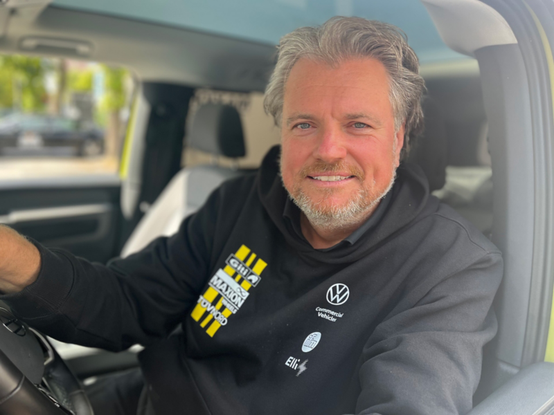 Porträtt av Rainer Zietlow när han sitter i en ID. Buzz