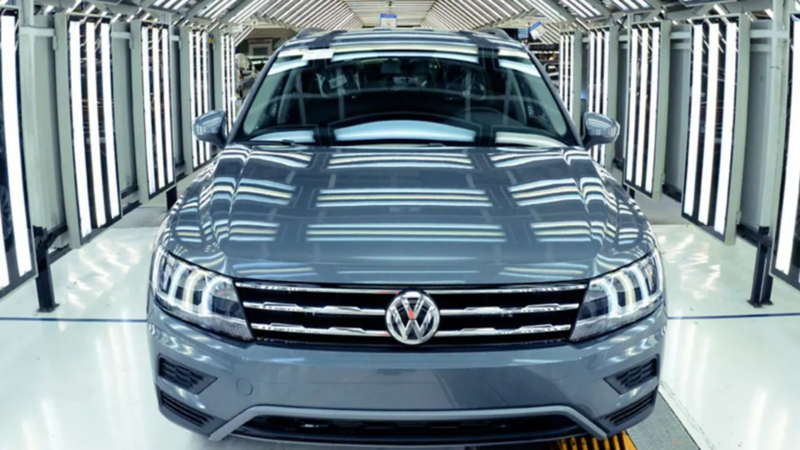 Reconocimiento a planta de Volkswagen por su eficiente producción de componentes para modelos de autos 