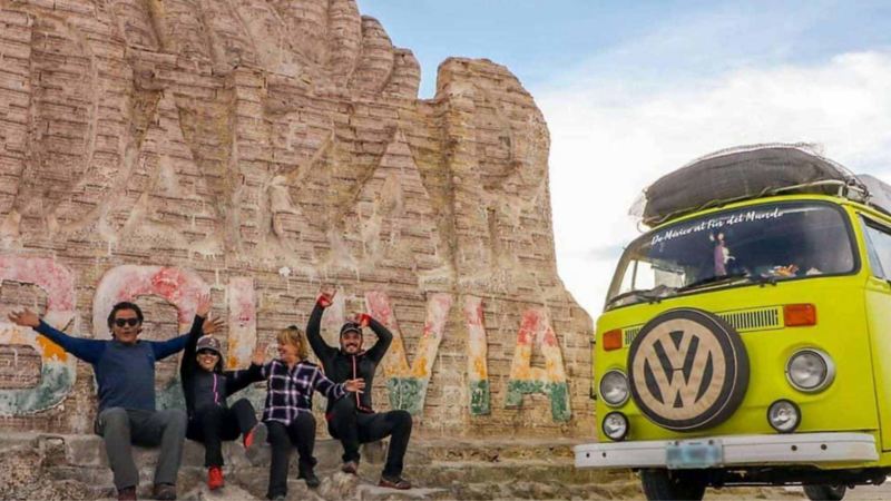 Imagen de Xinoxano, pareja viajera que atreviesa Latinoamérica en una combi VW.