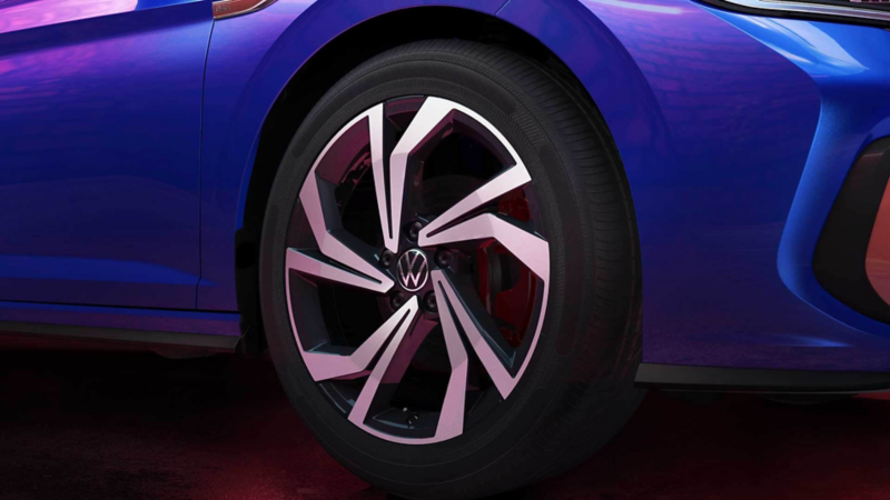 VW Nuevo Jetta GLI 2022. Rines de aluminio de 18 pulgadas en llantas de auto deportivo.