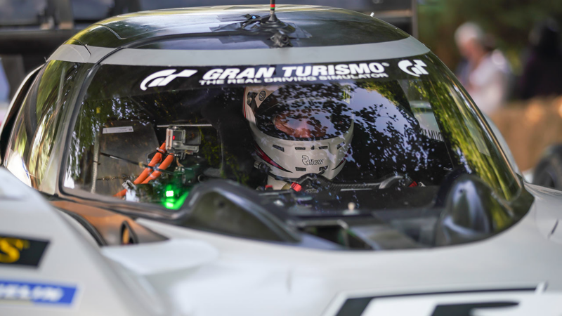 Romain Dumas nel cockcpit di Volkswagen ID.R al Goodwood Festival of Speed 