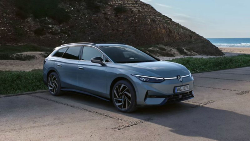Vue de 3/4 avant d'une ID.7 Tourer.