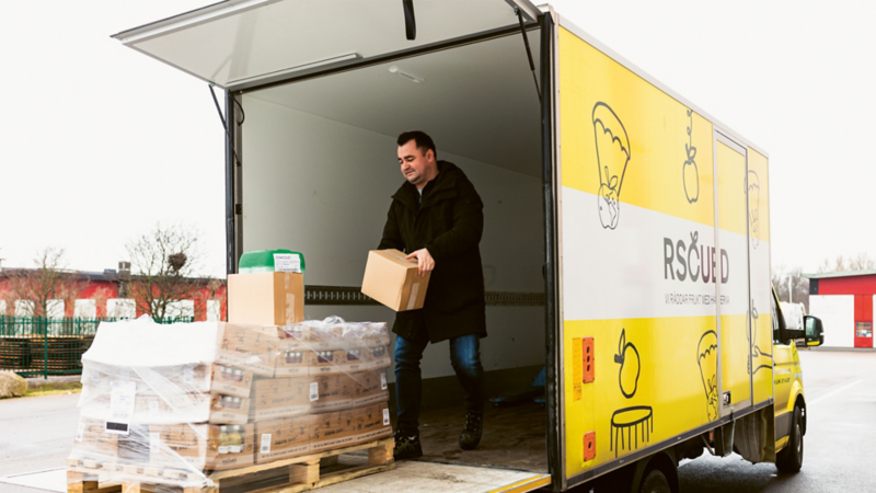 VW Crafter levererar räddad frukt till Rscued