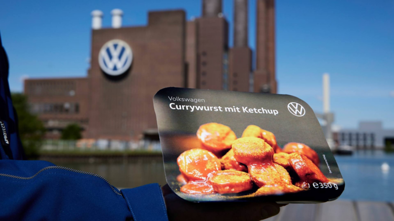 Salchichas Currywurst de Volkswagen. Conoce la historia de este alimento hecho por Volkswagen en Alemania.