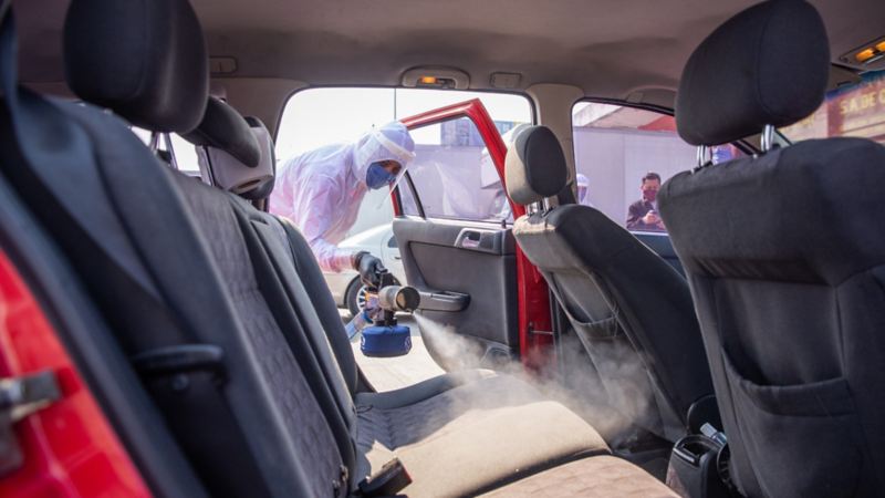 Volkswagen en sanitización y limpieza profunda a camionetas pick up, vans y vehículos para tu negocio