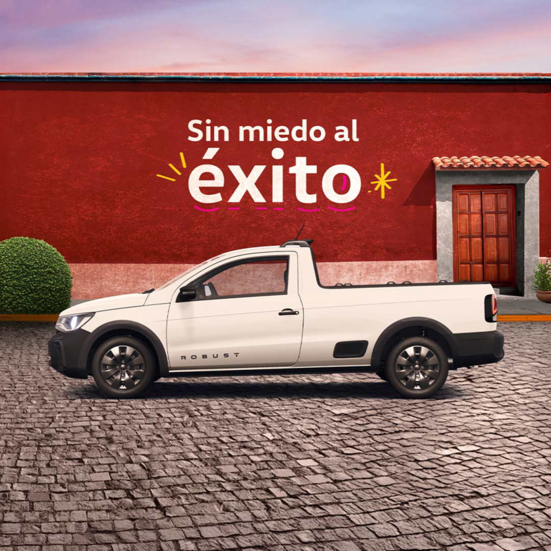 Camioneta pick up Saveiro Robust en color blanco en promoción. 