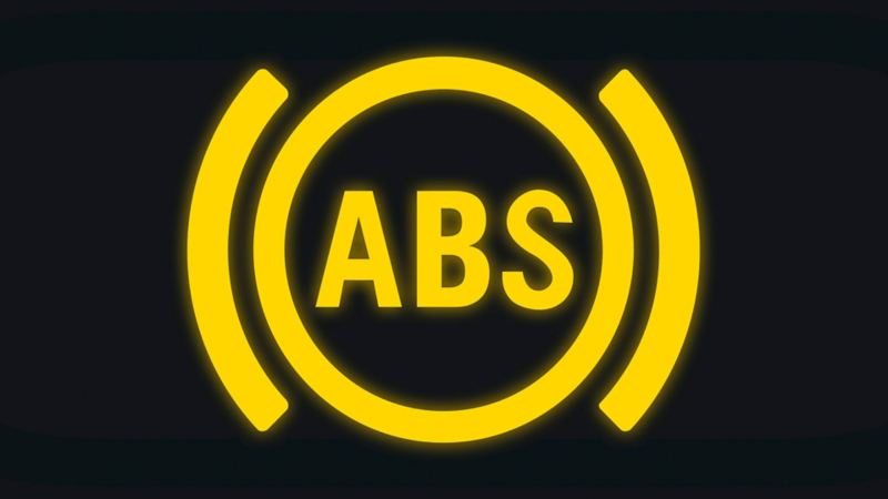 Frenos delanteros y traseros de disco con sistema ABS de la Pick Up Saveiro 2023.