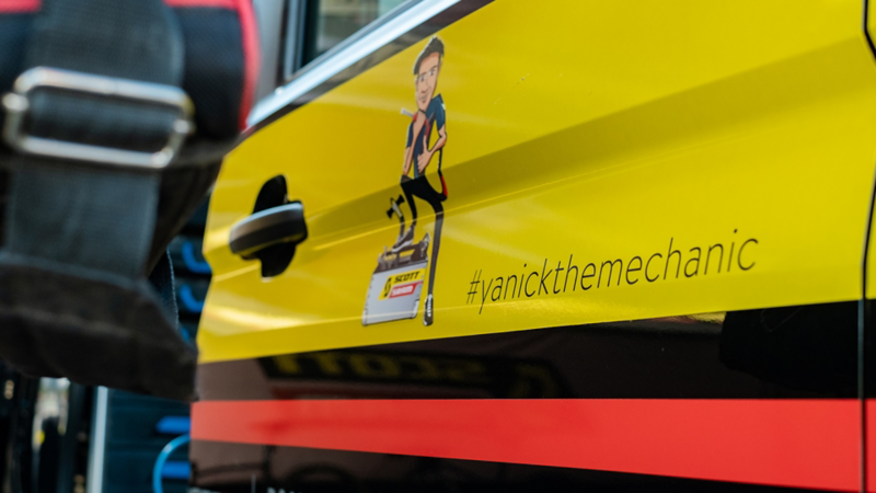 #yanickthemechanic è scritto su un Crafter