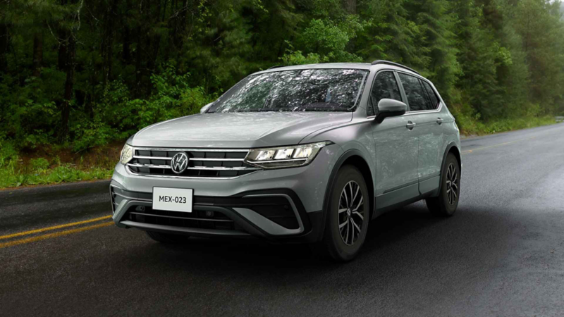 Volkswagen Tiguan 2023, versión Trendline en color gris - Oferta de diciembre 2022