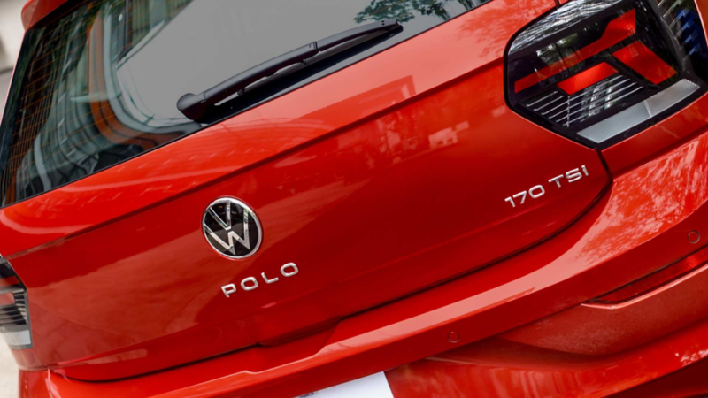 VW Polo versión Highline. Modelo 2025 en color exterior rojo. 