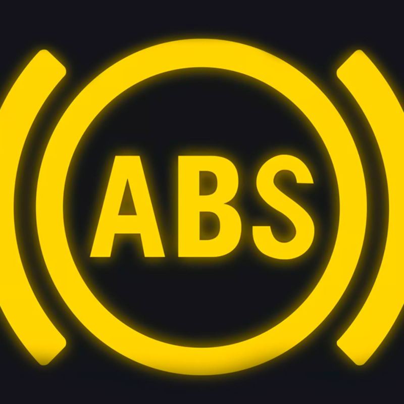 Icono de frenos ABS, incluidos en camioneta pick up Saveiro 2023. 