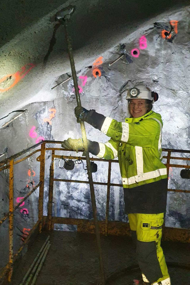 Sophie arbetar i tunnelbanebygget i Stockholm.