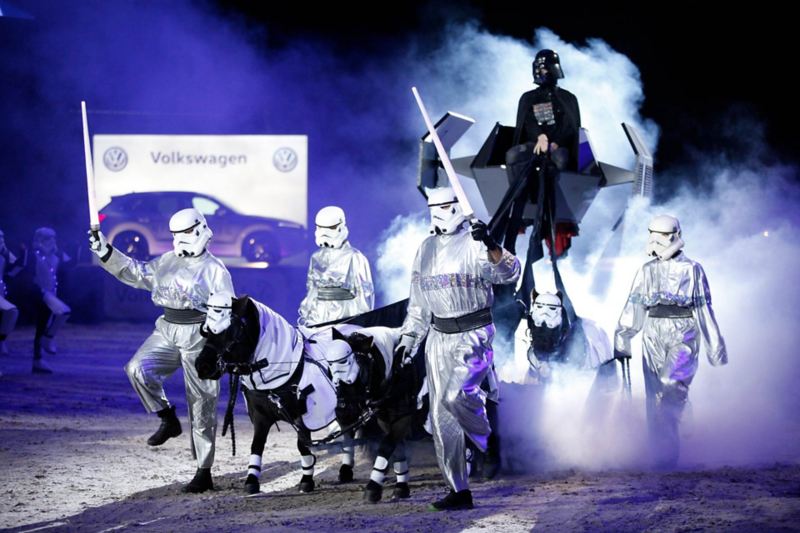 UPPSKATTAT SHOWNUMMER med Star Wars-tema kallat “Horse Wars”