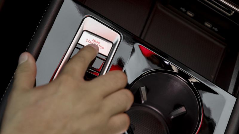 Botón Start-Stop en el panel central de camioneta Teramont 2024.