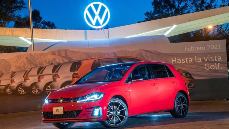 Último Golf de Volkswagen a las afueras de la Planta VW Puebla.