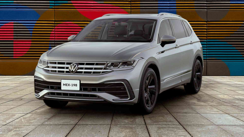 Camioneta familiar Tiguan 2023 en color gris. 