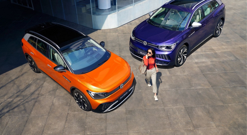 Imagen cenital de las camionetas SUV eléctricas ID.6 de Volkswagen