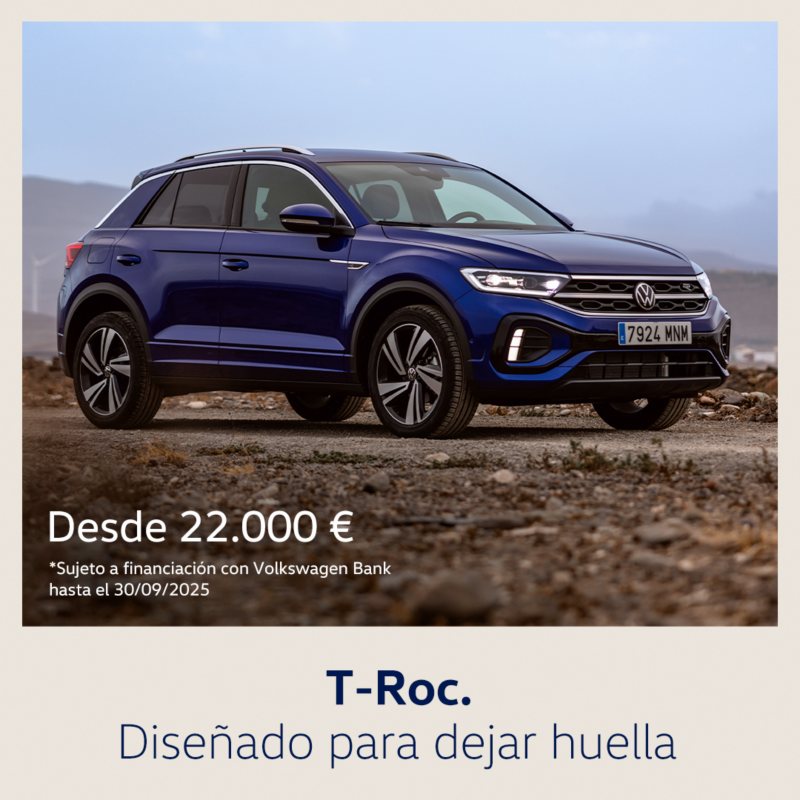 T-Roc azul, vista delantera izquierda. Texto promoción: Desde 22.000€. Sujeto a financiación con Volkswagen Bank.