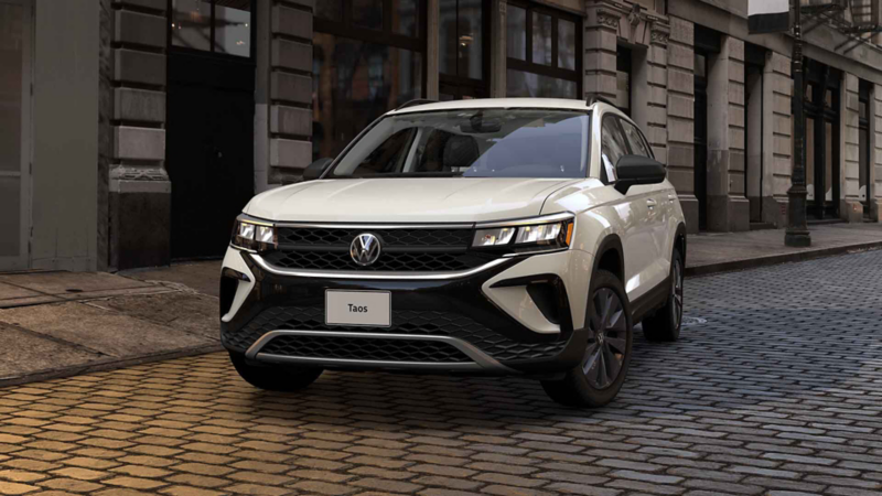 Volkswagen Taos 2024. Nueva camioneta del año en color blanco. 