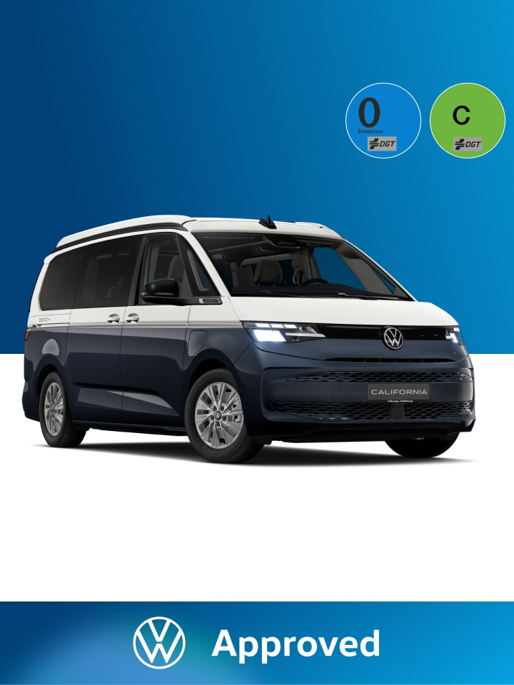 Un Nuevo California de ocasión con las etiquetas de la DGT sobre un fondo azul y blanco