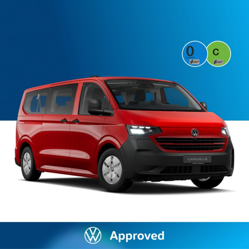 Una Nueva Caravelle de ocasión con las etiquetas de la DGT sobre un fondo azul y blanco